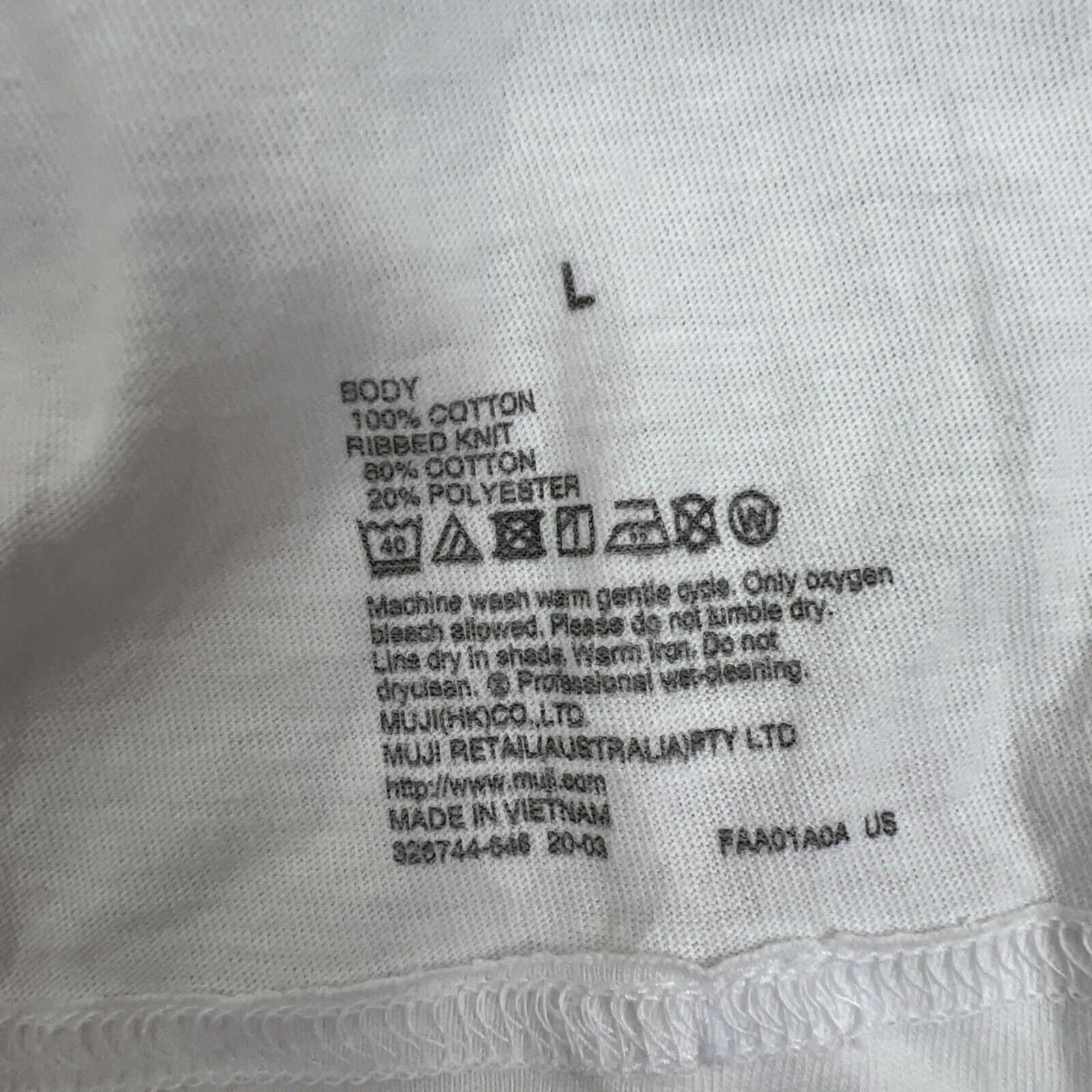 Muji Mens White V-Neck T-Shirt Bundle Size Large (2 T-Shirts)