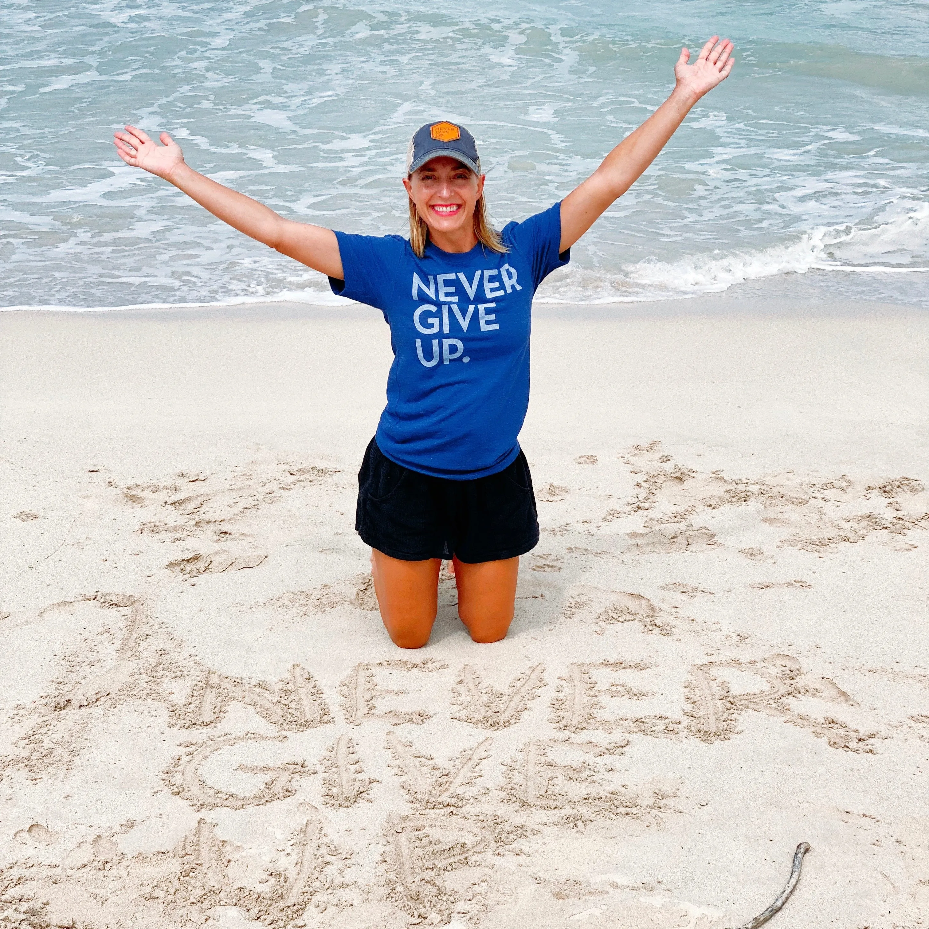 ROYAL BLUE SIGNATURE NEVER GIVE UP. TEE