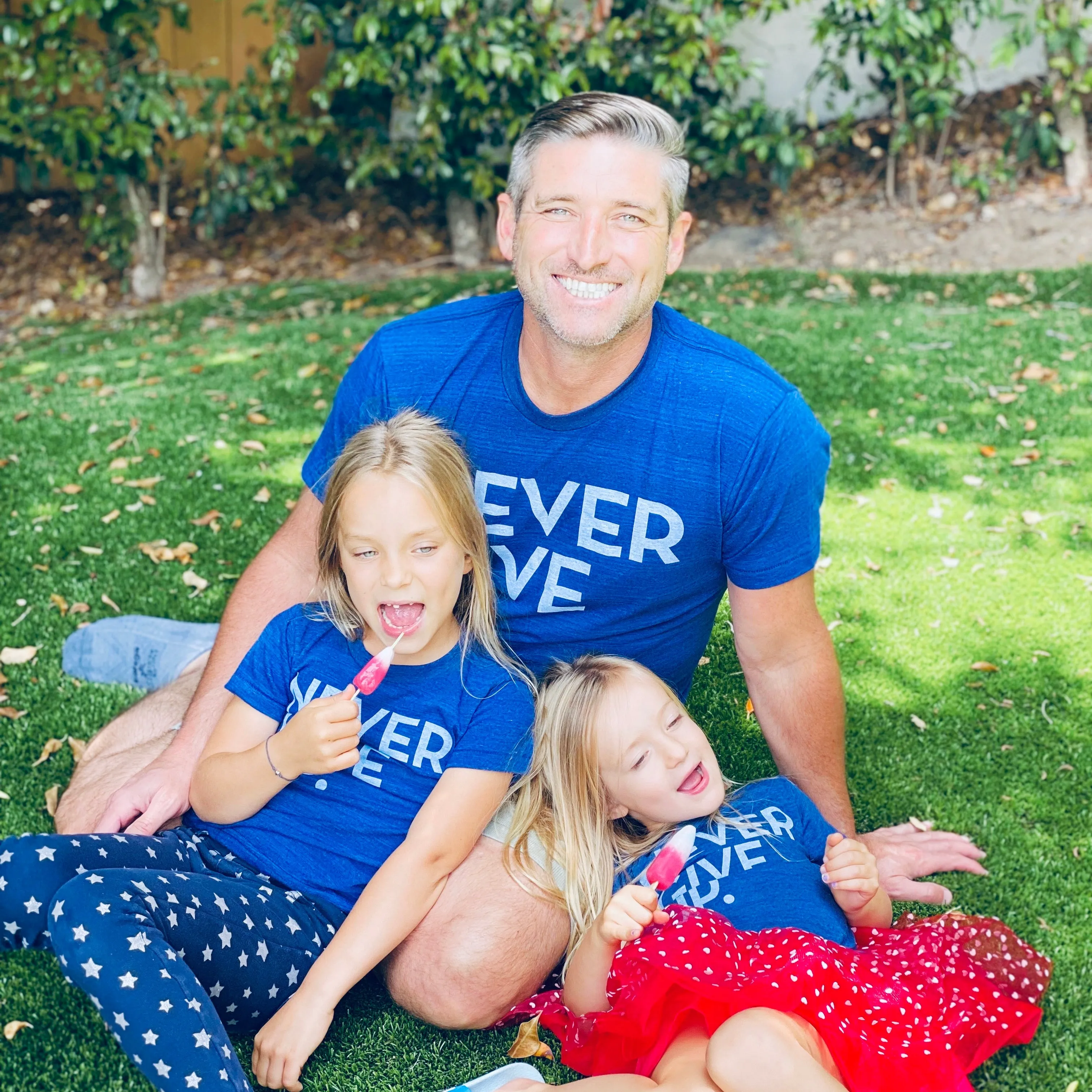 ROYAL BLUE SIGNATURE NEVER GIVE UP. TEE