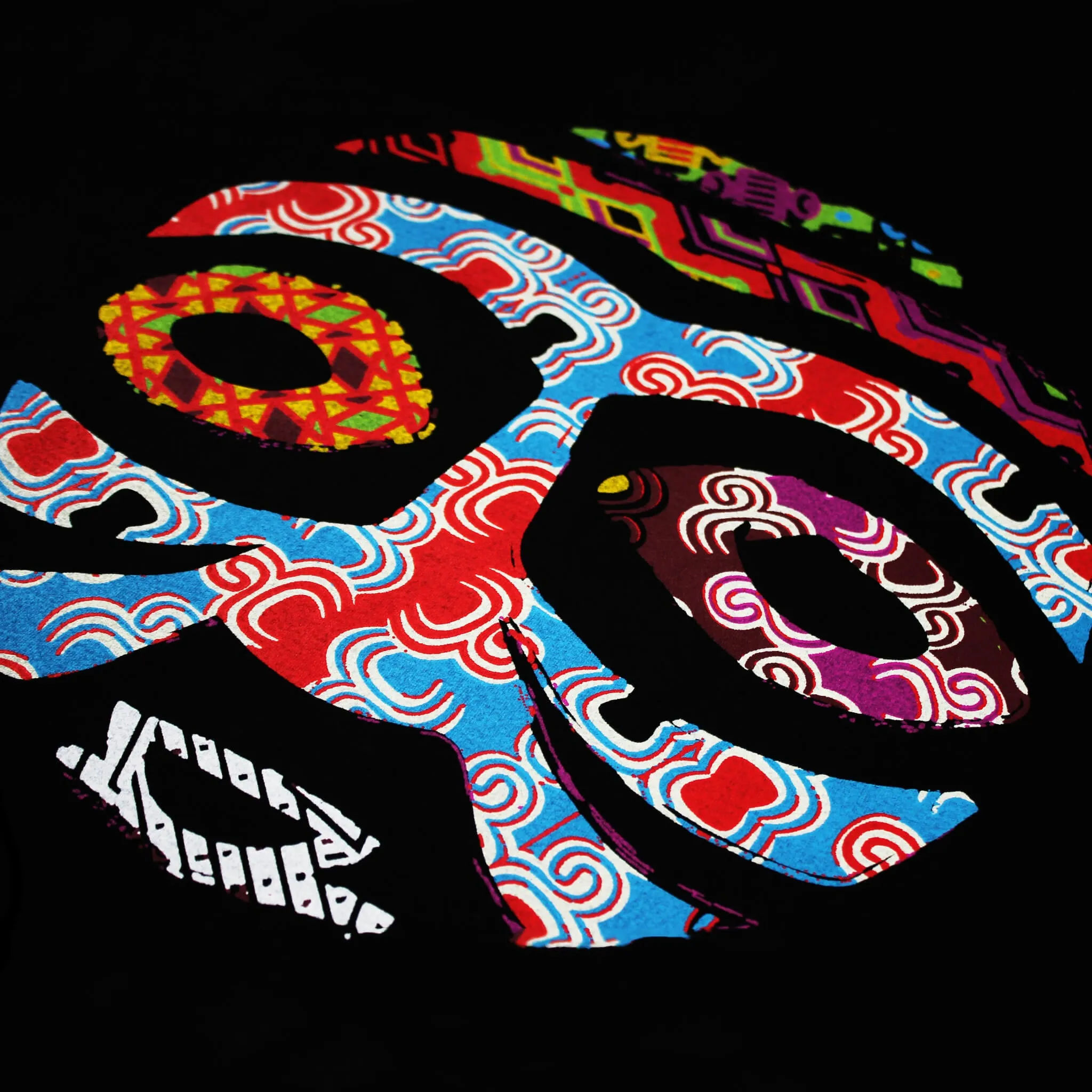 TAKORADI TRIBAL WARRIOR MASK WITH ROYAL BLUE EYES (UNISEX SHORT SLEEVE T-SHIRT)